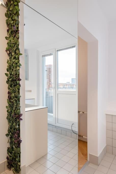 Tranquil Designer With 40m2 Terrace Overlooking Castle Of Apartmán